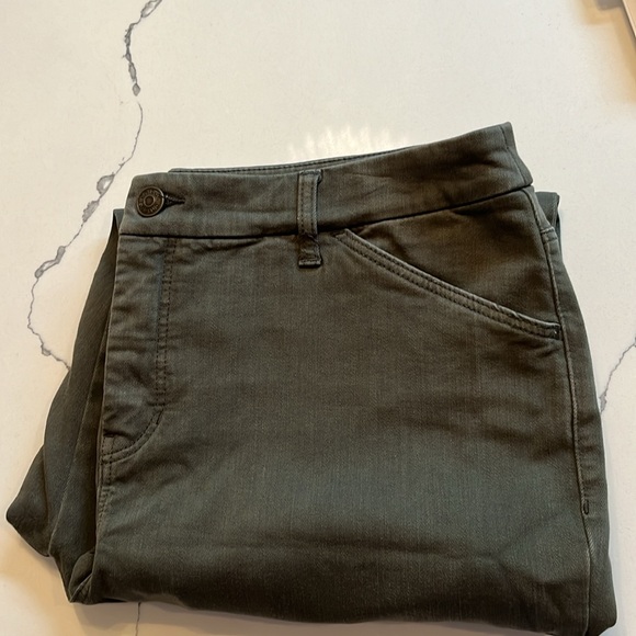 Chico’s So Slimming Girlfriend Ankle Jean - Picture 9 of 9